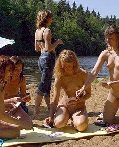 pretty nude girls