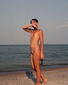 PRETTY NUDE GIRLS