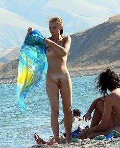 NAKED NUDIST WOMAN