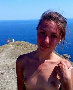 NUDIST WOMEN