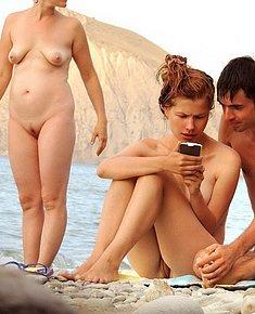 NUDIST WOMEN