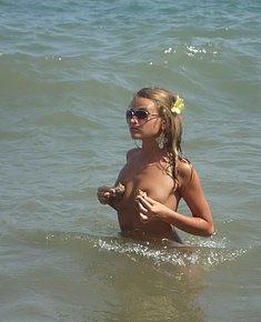 NUDIST GIRLS