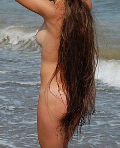 NUDIST WOMEN