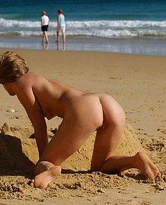 PRETTY NUDE GIRLS