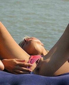 NUDE BEACH GIRLS