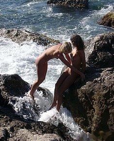 BEACH CHICKS