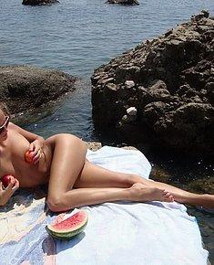 BEACH GIRL
