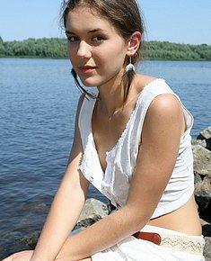 NUDE GIRLS