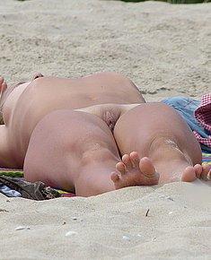 BEACH CHICKS