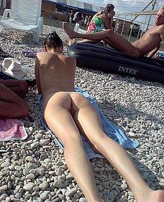 NUDE BEACH GIRLS