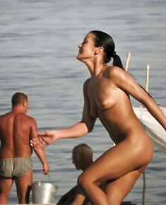 NUDIST WOMEN