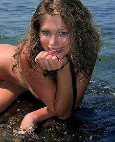 SEXY NUDE WOMAN
