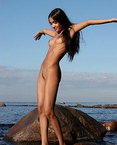 NUDE BEACH GIRLS