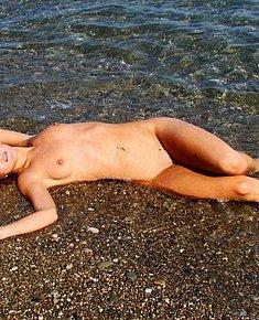 NUDIST GIRLS