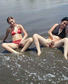 BEACH CHICKS