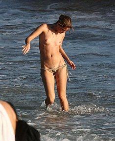 BEACH PUSSY