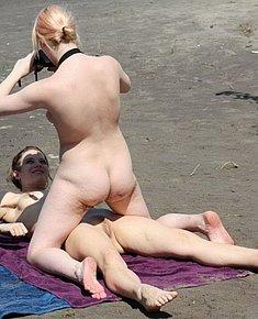 NUDIST WOMEN