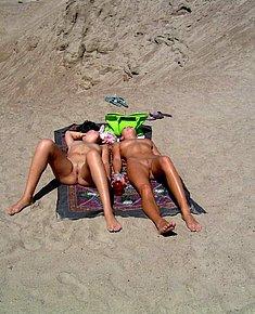 NUDIST WOMEN