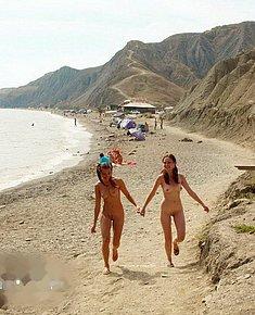 PRETTY NUDE GIRLS
