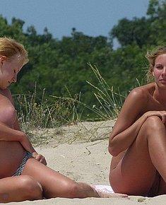 NUDIST WOMEN