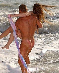 NUDIST WOMEN
