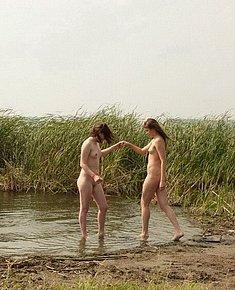 PRETTY NUDE GIRLS