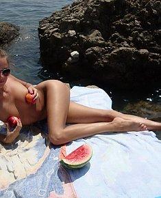 NUDE BEACH GIRLS