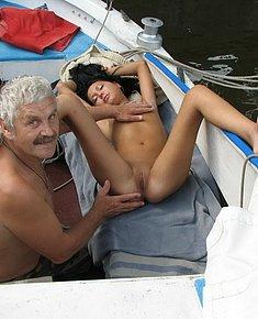 NUDIST WOMEN