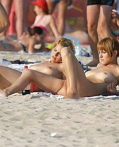 BEACH CHICKS