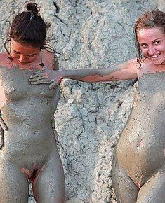 NUDIST GIRLS