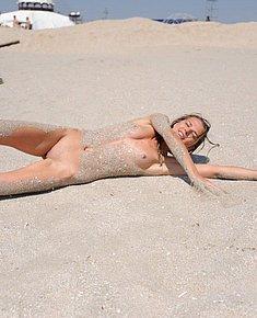 PRETTY NUDE GIRLS
