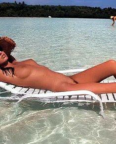 NUDIST WOMEN