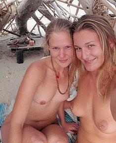 NUDE GIRLS
