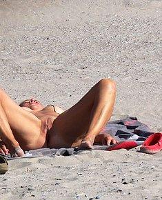 NUDE GIRLS