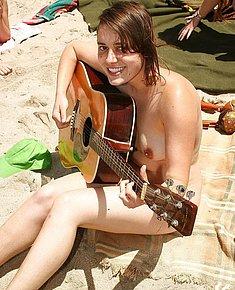 NUDE GIRLS