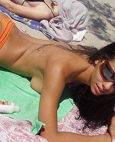 BEACH CHICKS