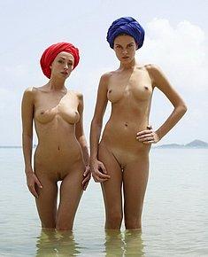NUDIST WOMEN
