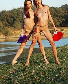 NUDE GIRLS