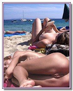 dissolute nudist girlfriend spreads legs at beach among men