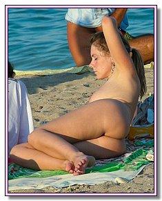 diffident nudist girlfriend remains naked by the sea