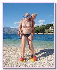 With bald pussy female nude chicks exposes their pussy on ukraine nude beach