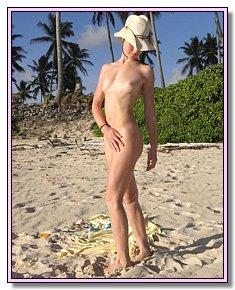 juggs ladies loves to push the legs under hot sun at beach