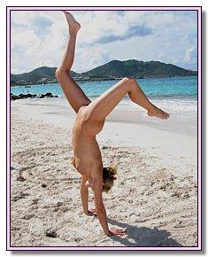 juggs teeny girls exposes their pussy on a bare beach