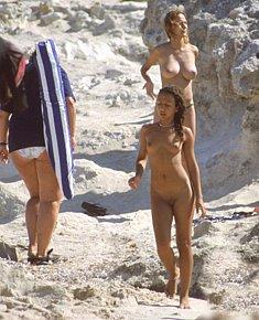 without complexes bitches has naked fun on orient beach