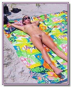 juggs exhibitionist teens sunbathes without panties