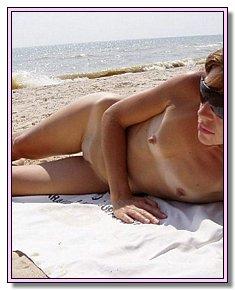 gratifying to the eye nudist chicks fully exposed on orient beach