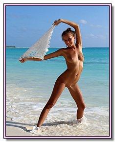 uncomplexed bitches sunbathes without bikini at nudist beaches