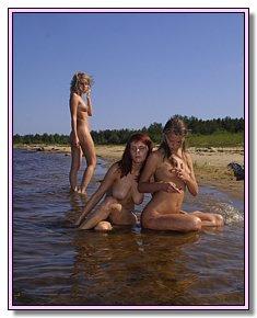 nudes nudist girls removes briefs in the beach of nudists