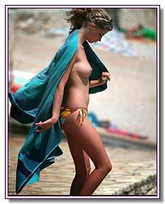 very winsome damsels sunbathes without panties on the private beach
