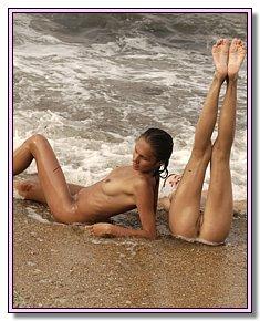 attractive teen amateurs gets warm for her ass on ukraine nude beach